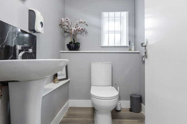 Former Bridal Shop, Tangmere Rd, Tangmere, Chichester PO20 2HW 1