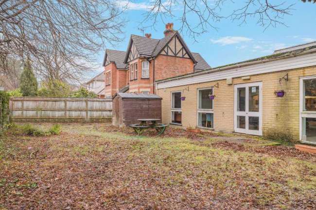 Broadstone Social Club, Tudor Road, Broadstone, BH18 8AW 1