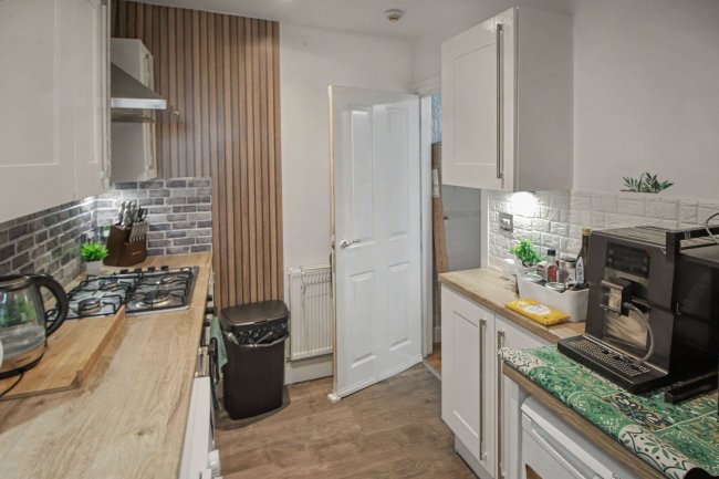 Flat 8, 77 - 78 Royal Parade, Eastbourne, BN22 7AF 7