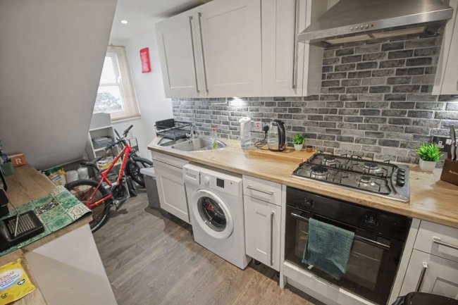 Flat 8, 77 - 78 Royal Parade, Eastbourne, BN22 7AF 7