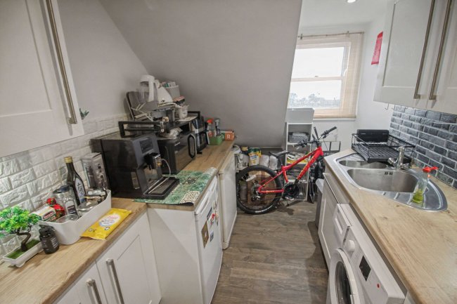 Flat 8, 77 - 78 Royal Parade, Eastbourne, BN22 7AF 7