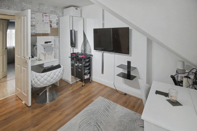 Flat 8, 77 - 78 Royal Parade, Eastbourne, BN22 7AF 7