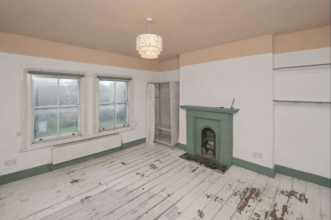 35 Talgarth Road, London W14 9DB 7