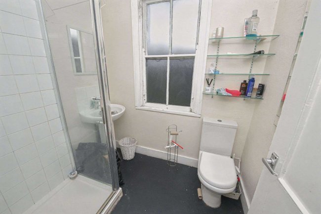 35 Talgarth Road, London W14 9DB 7