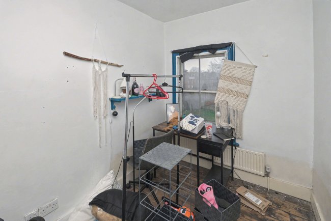 35 Talgarth Road, London W14 9DB 7