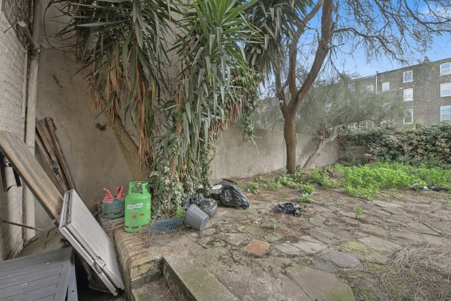 35 Talgarth Road, London W14 9DB 7