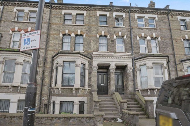 35 Talgarth Road, London W14 9DB 7