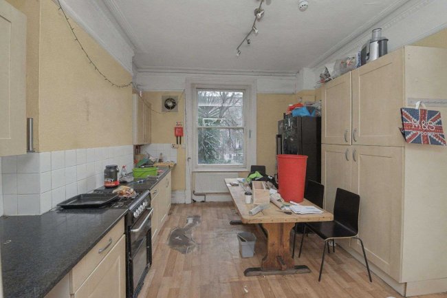 35 Talgarth Road, London W14 9DB 7