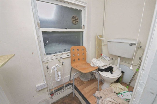 35 Talgarth Road, London W14 9DB 7