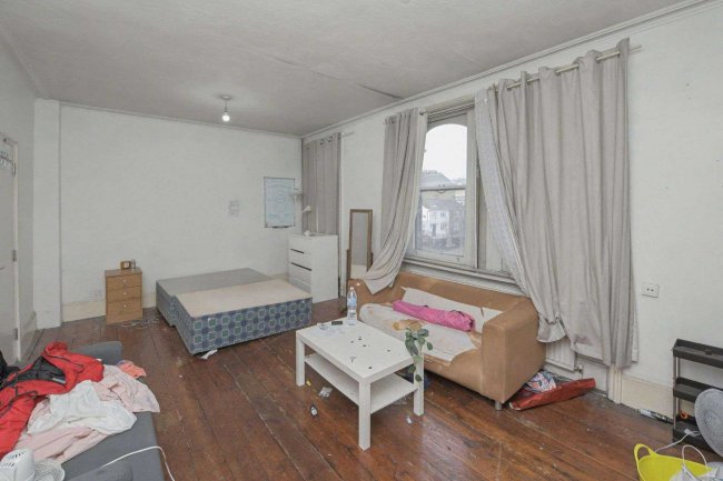 35 Talgarth Road, London W14 9DB 7