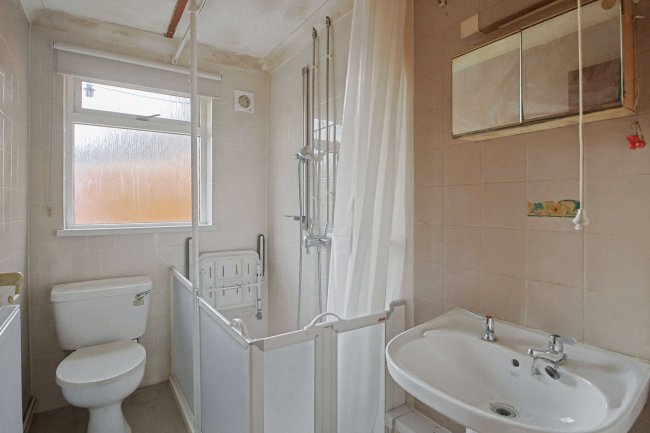 7 Gordon Road, Wimborne, Dorset, BH21 2AP 6