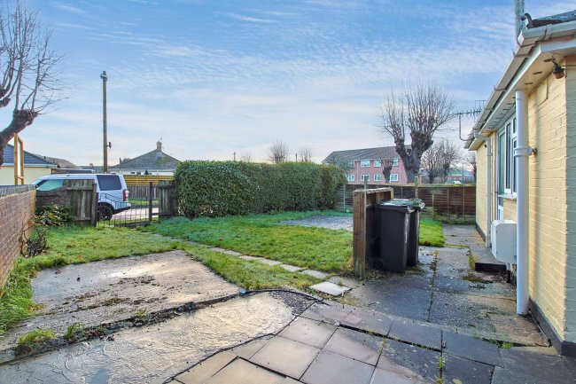 7 Gordon Road, Wimborne, Dorset, BH21 2AP 6