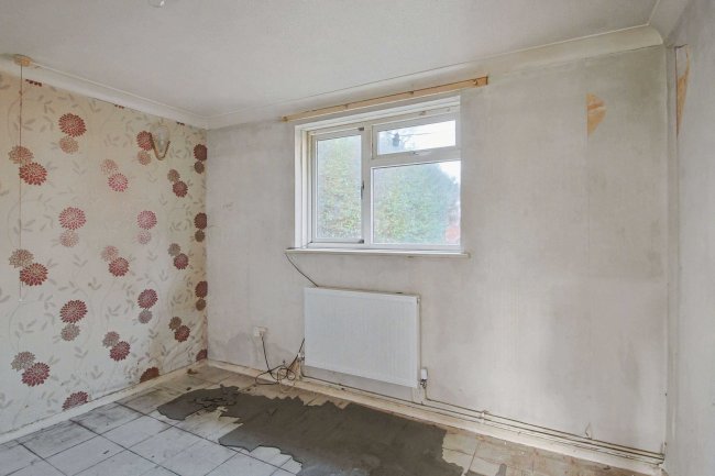 7 Gordon Road, Wimborne, Dorset, BH21 2AP 6