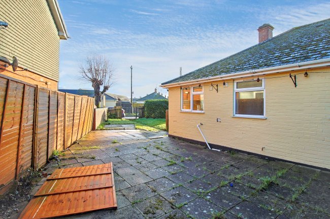 7 Gordon Road, Wimborne, Dorset, BH21 2AP 6