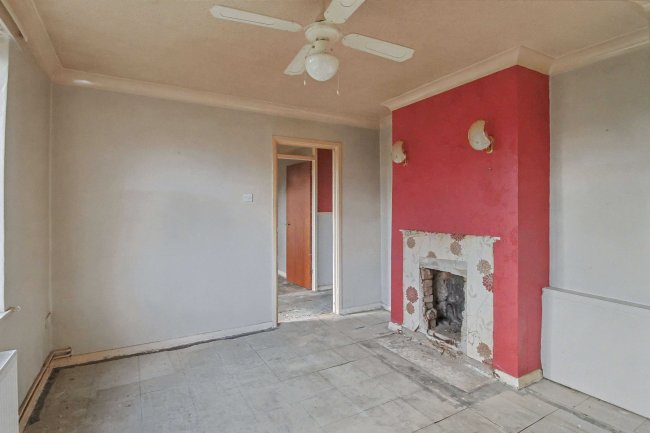 7 Gordon Road, Wimborne, Dorset, BH21 2AP 6