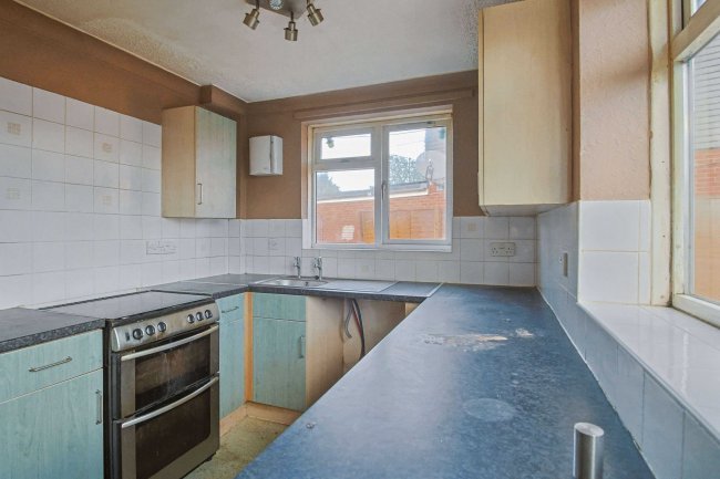 7 Gordon Road, Wimborne, Dorset, BH21 2AP 6