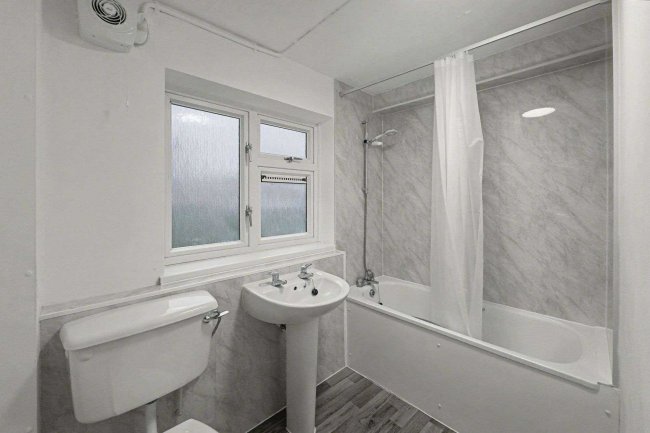 Flat 31 Hanover Way, Windsor, SL4 5NN 10