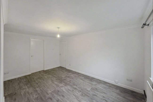 Flat 31 Hanover Way, Windsor, SL4 5NN 10