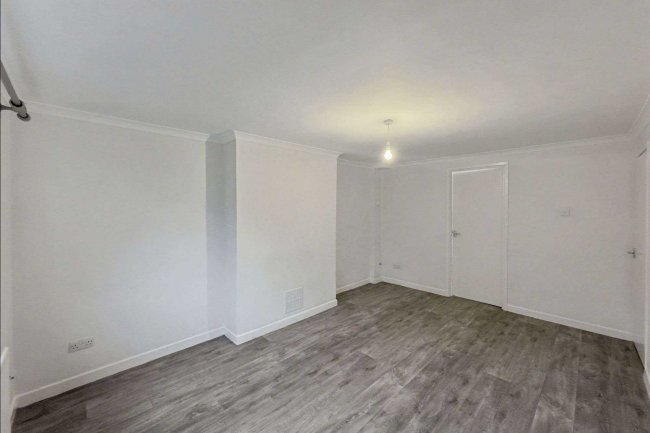 Flat 31 Hanover Way, Windsor, SL4 5NN 10