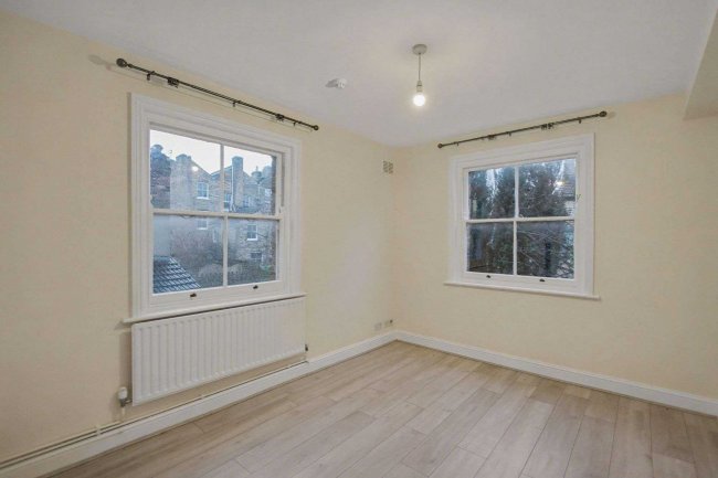 Flats A - C, 29 Nevill Road, Stoke Newington, London N16 8SL 4