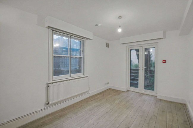 Flats A - C, 29 Nevill Road, Stoke Newington, London N16 8SL 4