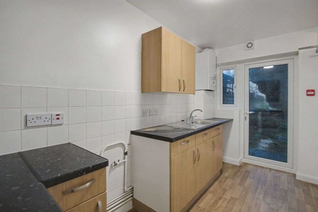 Flats A - C, 29 Nevill Road, Stoke Newington, London N16 8SL 4