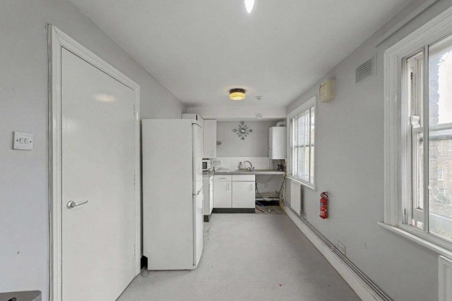 Flats A - C, 29 Nevill Road, Stoke Newington, London N16 8SL 4