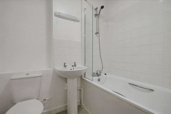 Flats A - C, 29 Nevill Road, Stoke Newington, London N16 8SL 4