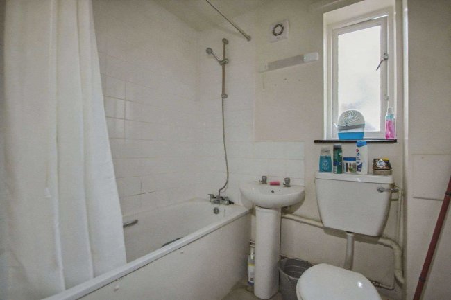 Flats 1-4, 1-3 Hampden Road, Tottenham, London N17 0AY 3