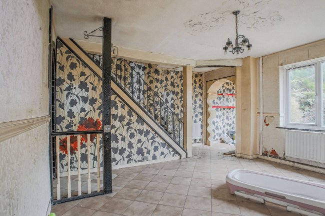 5 Roberts Court, Hallwood Park, Runcorn, WA7 2FH 1