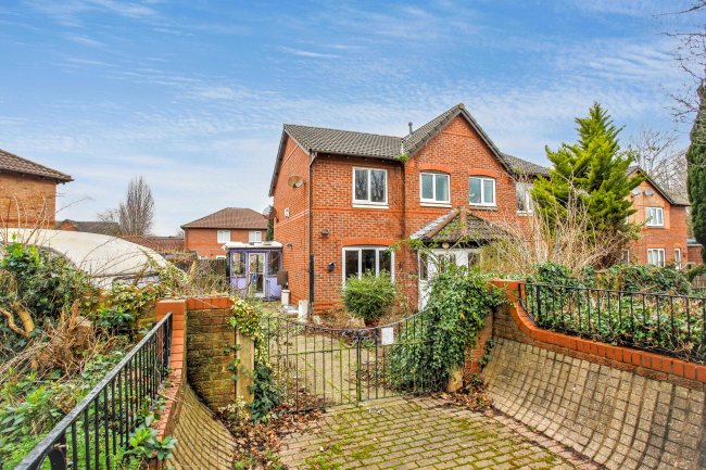 5 Roberts Court, Hallwood Park, Runcorn, WA7 2FH 1