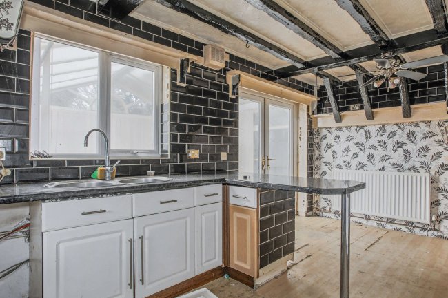 5 Roberts Court, Hallwood Park, Runcorn, WA7 2FH 1