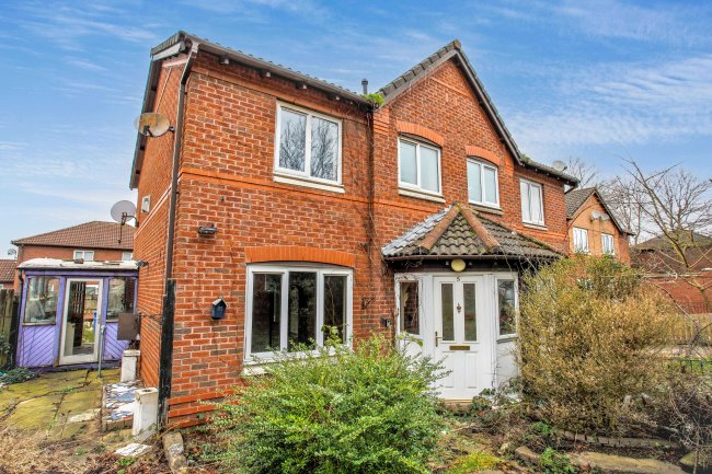 5 Roberts Court, Hallwood Park, Runcorn, WA7 2FH 1