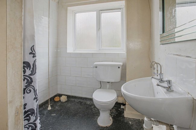 5 Roberts Court, Hallwood Park, Runcorn, WA7 2FH 1