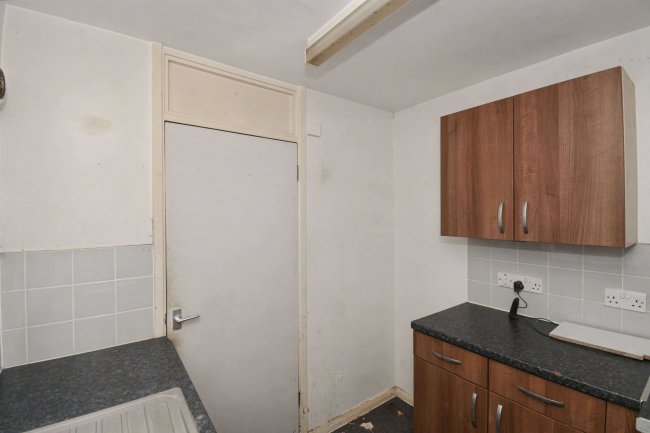 Flat 41 Ladybank, Bracknell, RG12 7HA 3