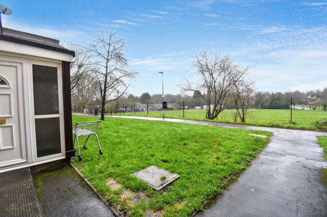 Flat 41 Ladybank, Bracknell, RG12 7HA 3