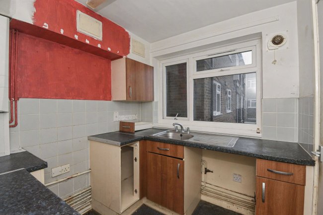 Flat 41 Ladybank, Bracknell, RG12 7HA 3