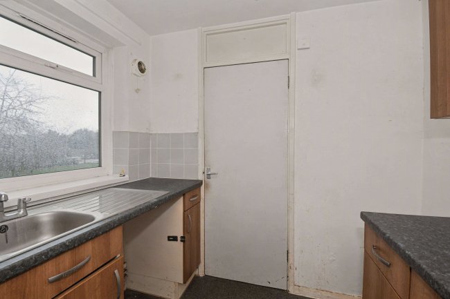 Flat 41 Ladybank, Bracknell, RG12 7HA 3