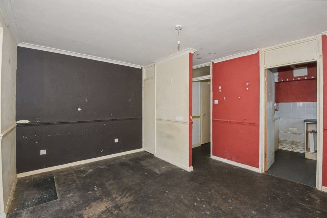 Flat 41 Ladybank, Bracknell, RG12 7HA 3