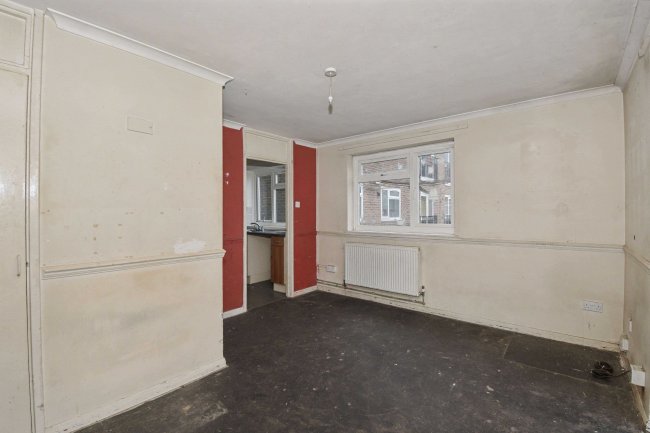 Flat 41 Ladybank, Bracknell, RG12 7HA 3
