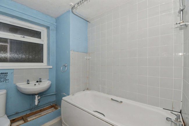 Flat 41 Ladybank, Bracknell, RG12 7HA 3