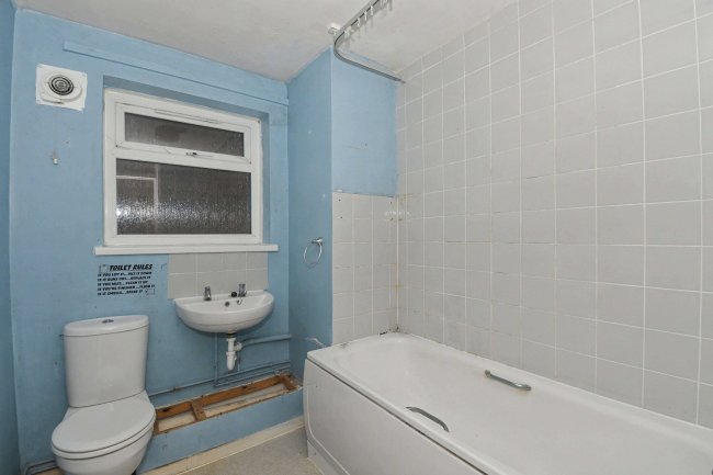 Flat 41 Ladybank, Bracknell, RG12 7HA 3