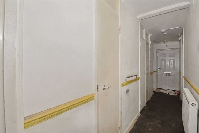 Flat 41 Ladybank, Bracknell, RG12 7HA 3