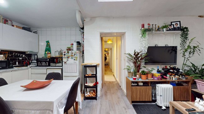 305 Romford Road, London E7 9HA 5