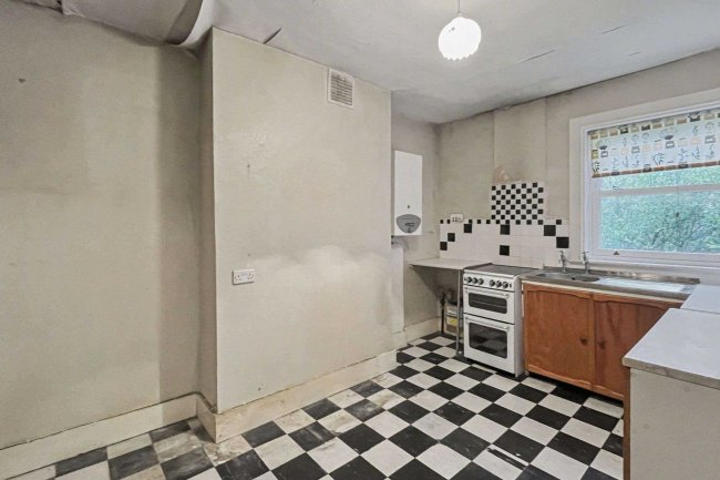 31b Earlsfield Road, Wandsworth, London SW18 3DB 2