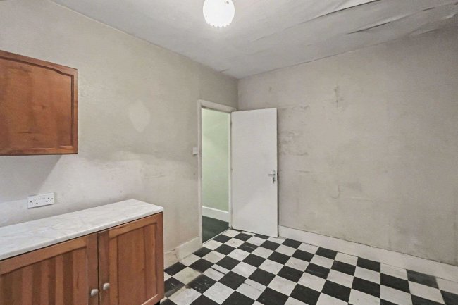 31b Earlsfield Road, Wandsworth, London SW18 3DB 2