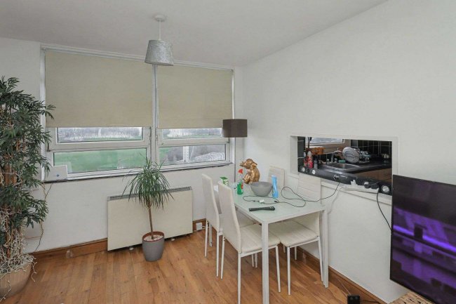 83 Peverel House, Stour Road, Dagenham, RM10 7HZ 3