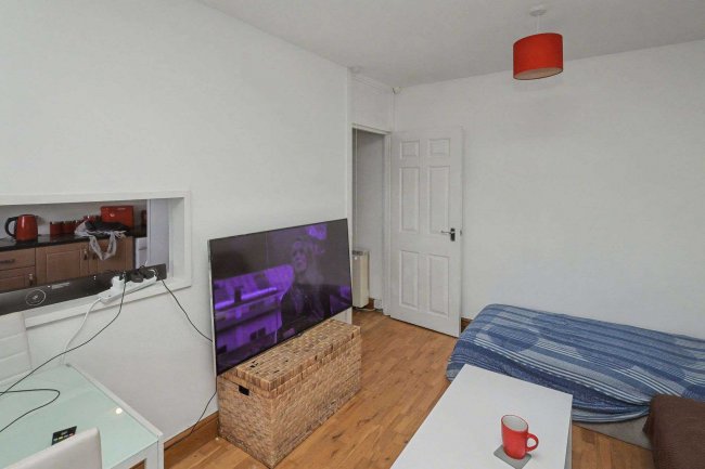 83 Peverel House, Stour Road, Dagenham, RM10 7HZ 3