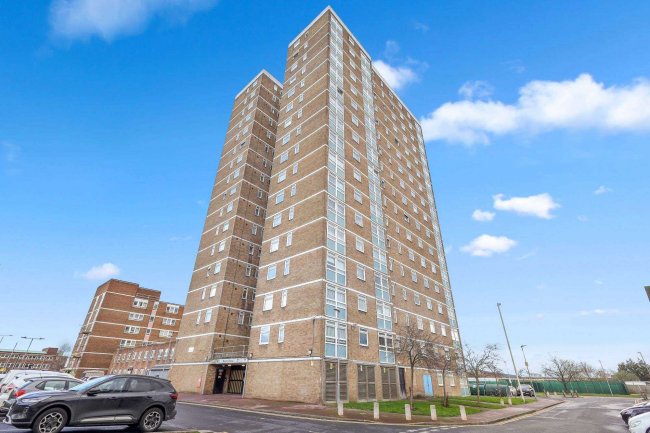 83 Peverel House, Stour Road, Dagenham, RM10 7HZ 3