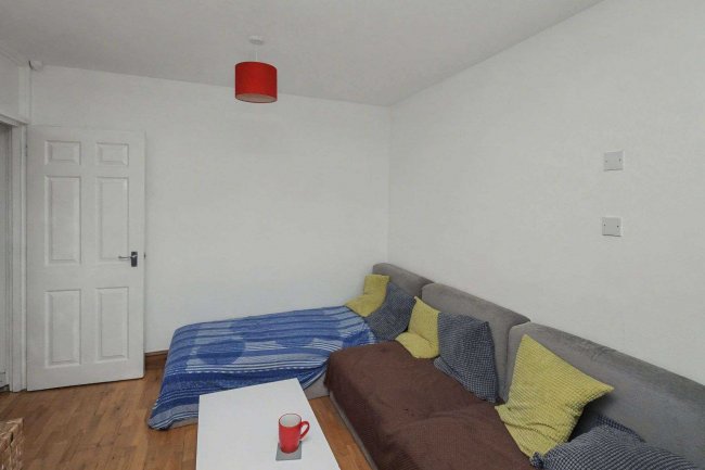 83 Peverel House, Stour Road, Dagenham, RM10 7HZ 3